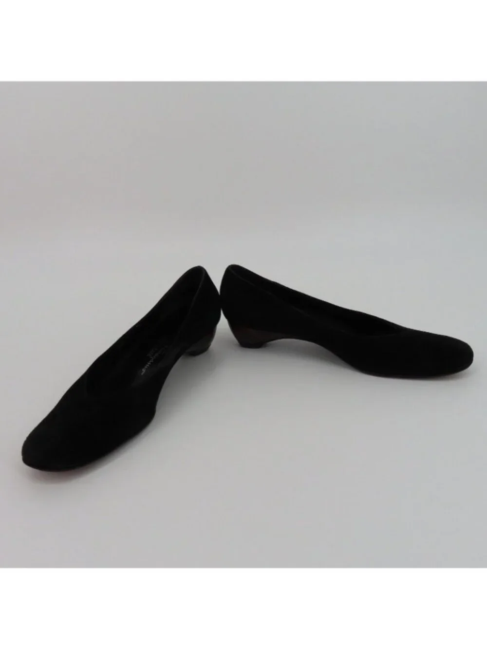 Salvatore Ferragamo 7.5 B Black Suede Tortoise Shell Design Heel Round Toe Italy